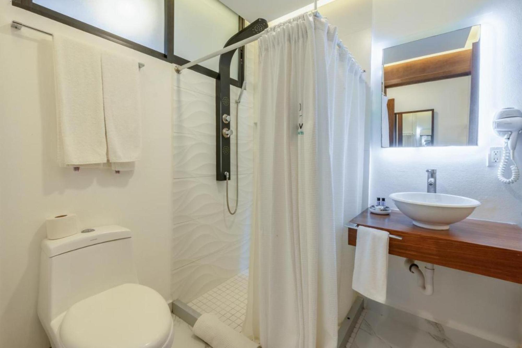 Collection O Hotel Marvic بلايا ديل كارمن المظهر الخارجي الصورة